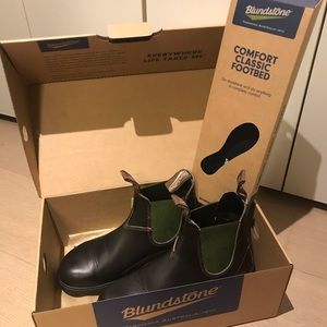 New with box Blundstones womens 8.5